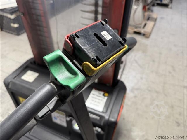 Handmatige stapelaar TGL Transportgeräte Lübben FEG 1,25