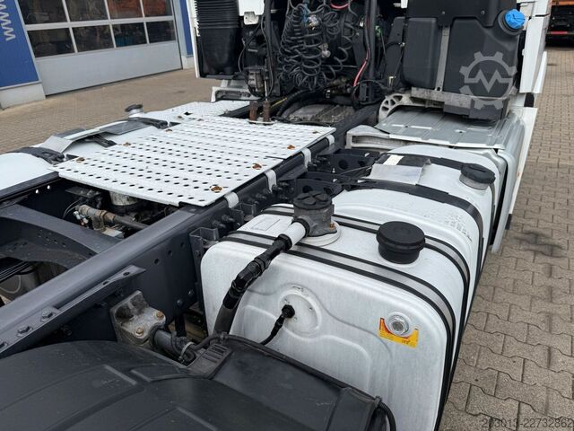 Tractor estándar VOLVO 650 6x4 EURO 6 Sattelzugmaschine