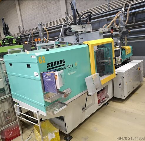 CNC mašina za brizganje plastike sa robotom Arburg 520S 1500/800