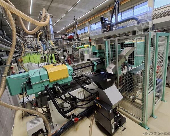 CNC mašina za brizganje plastike sa robotom Arburg 520S 1500/800