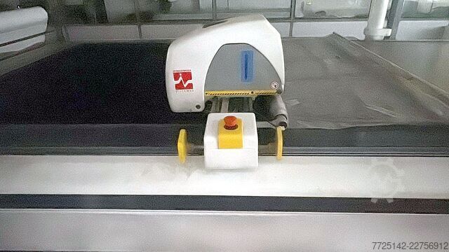 Máquina de corte textil Investronica CV040/070