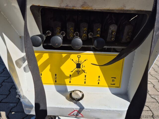 Piattaforma di lavoro mobile Falcon Lifts FS290 - 1 OWNER- ONLY 100MTH