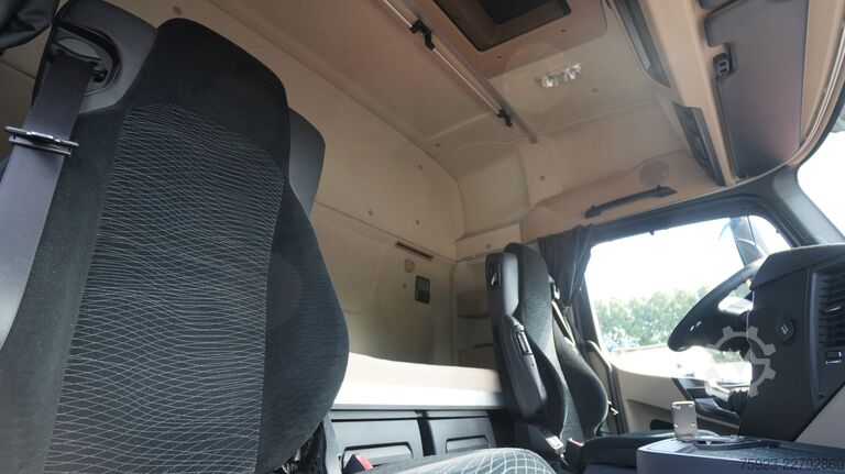 Sostanze pericolose Mercedes-Benz ACTROS 2742 ADR 6x2 tractor unit