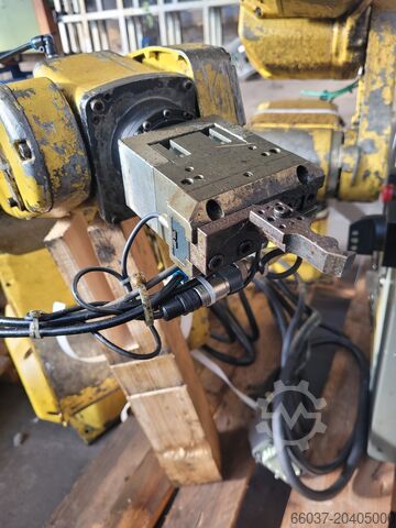 3 roboty przemysłowe Fanuc Ltd LR Mate 200iB 3L