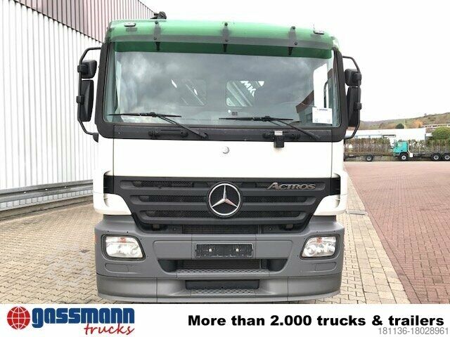 Standard dragbil Mercedes-Benz Actros 1836 LS 4x2 mit Kran MKG HLK 330HP