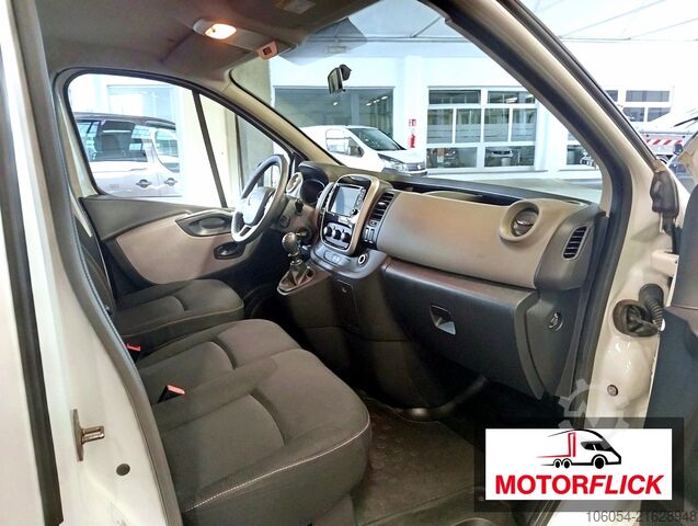 Furgoneta con asientos Renault trafic