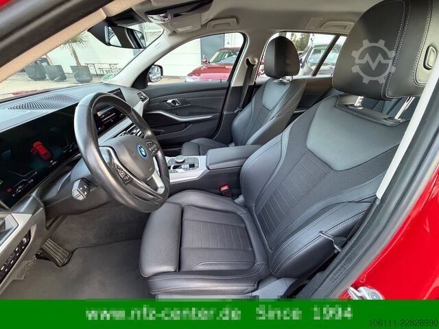 Minibuss BMW 330e Touring WIDESCREEN/Leder/Driving Assistant