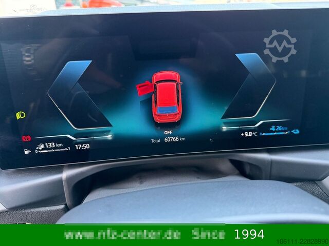 Minibuss BMW 330e Touring WIDESCREEN/Leder/Driving Assistant