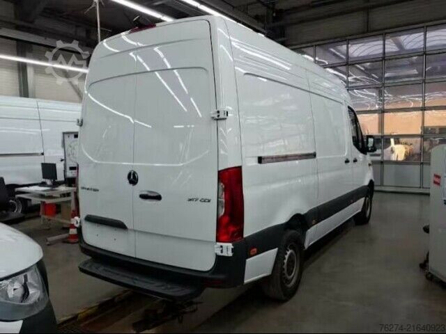 High top van Mercedes-Benz Sprinter 317 CDI Hochdach L2H2 Pro