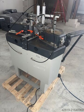 Corner crimping machine Elumatec EP 124