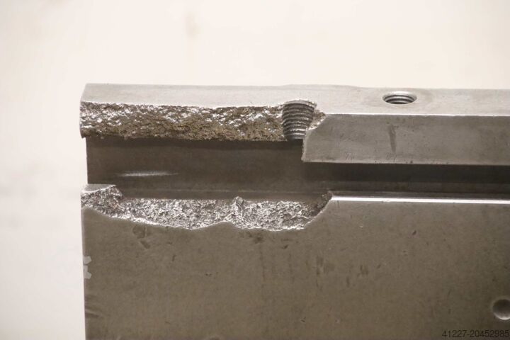 Squadra di bloccaggio con scanalature a T Guss 535/250/H400 mm