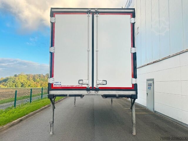 Výměnný návěs SCHMITZ CARGOBULL Heck Portaltüren