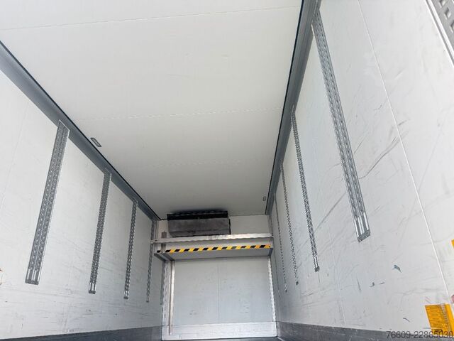 Výměnný návěs SCHMITZ CARGOBULL Heck Portaltüren