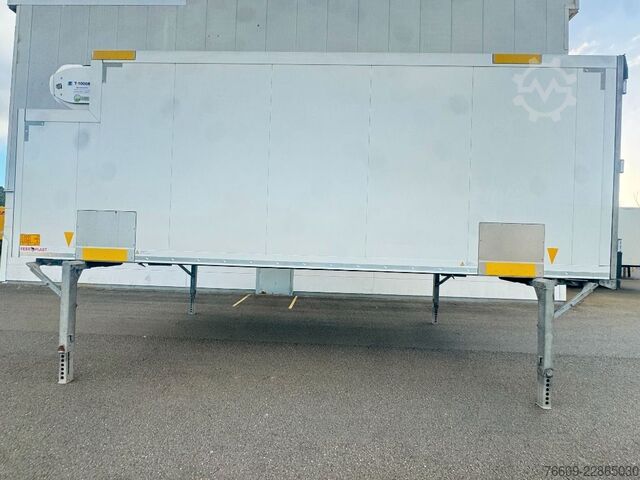Výměnný návěs SCHMITZ CARGOBULL Heck Portaltüren