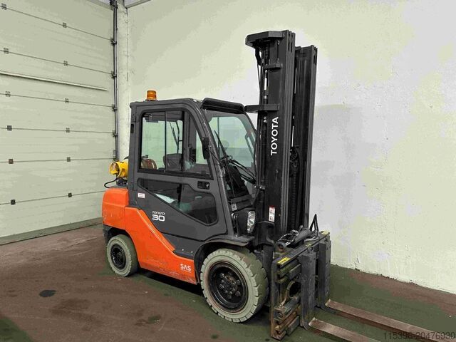Treibgasstapler Toyota 02-8FGF30 - TRIPLEX 5,5 m