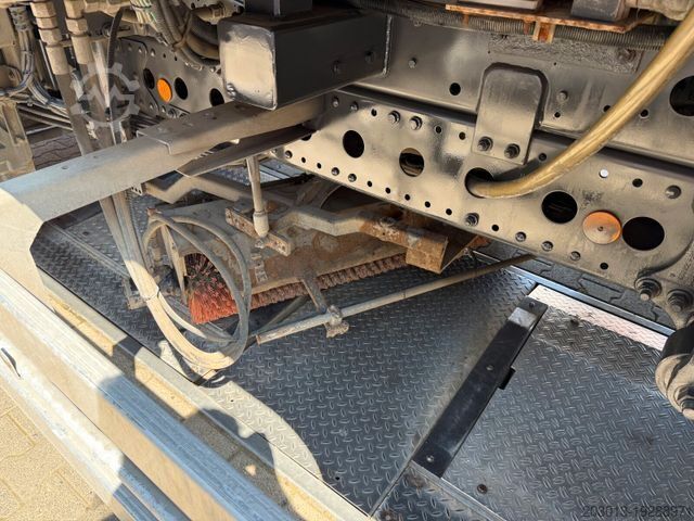 Veegmachine MERCEDES-BENZ ATEGO 1323 4x2 Kehrmaschine FAUN Viajet 6R/H