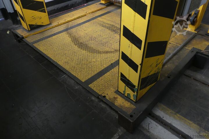 Unwinding or winding station  