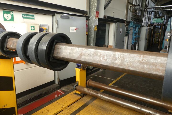 Unwinding or winding station  