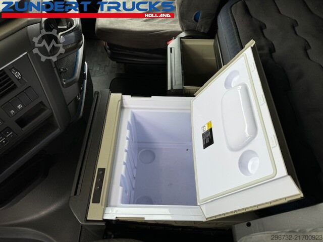 Standard-SZM Volvo FH 460 GLOBETROTTER,IPARCOOL,2 TANKS, 2 BEDS