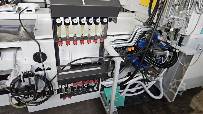 Függőleges fröccsöntőgép Arburg Allrounder 1200 T 1000-170