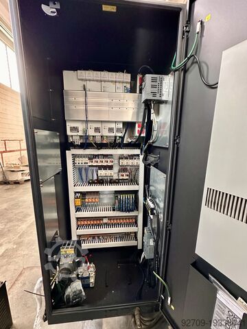 VERTICAAL BEWERKINGSCENTRUM DOOSAN DNM 6700