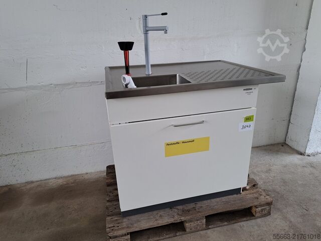 Εργαστηριακό τραπέζι με επιτοίχιο ράφι  