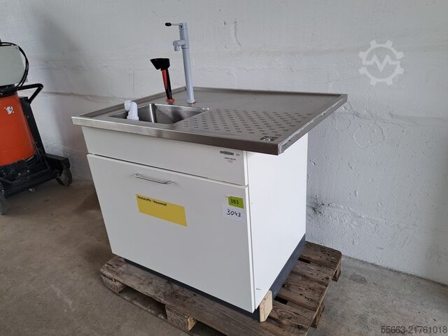 Εργαστηριακό τραπέζι με επιτοίχιο ράφι  
