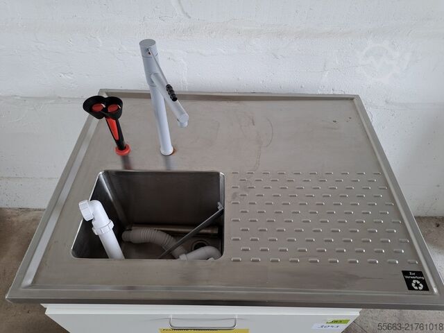 Εργαστηριακό τραπέζι με επιτοίχιο ράφι  