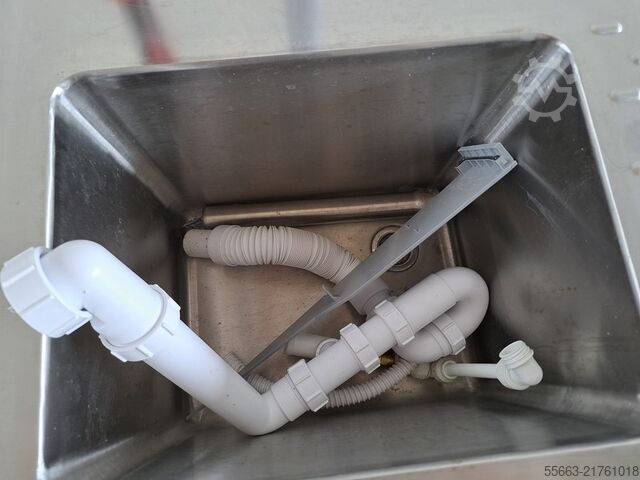 Εργαστηριακό τραπέζι με επιτοίχιο ράφι  