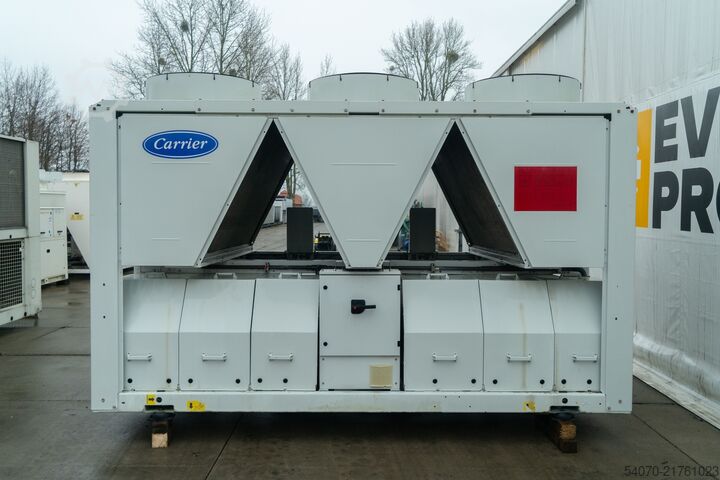 Enfriadora Used Industrial chiller Carrier 367 kW - 2008 yom | With warranty