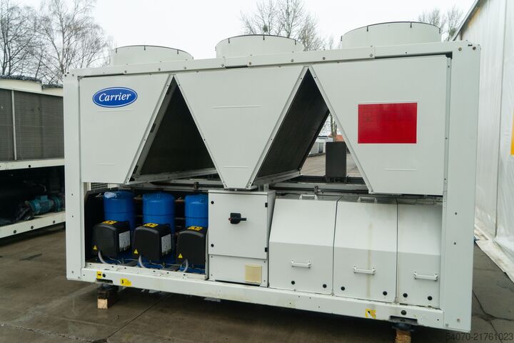 Enfriadora Used Industrial chiller Carrier 367 kW - 2008 yom | With warranty