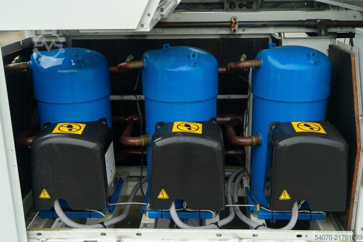 Enfriadora Used Industrial chiller Carrier 367 kW - 2008 yom | With warranty
