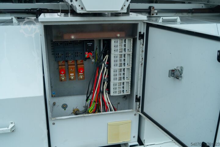 Enfriadora Used Industrial chiller Carrier 367 kW - 2008 yom | With warranty