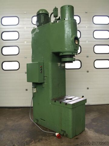 Maskiner för export - excenterpressar - hydraulpressar - svarvar - borrmaskiner, dubbelhuvud WEINGARTEN, MÜLLER GEFREES, GILDEMEISTER, ALZMETAL 
