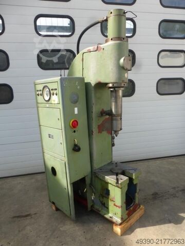 Maskiner för export - excenterpressar - hydraulpressar - svarvar - borrmaskiner, dubbelhuvud WEINGARTEN, MÜLLER GEFREES, GILDEMEISTER, ALZMETAL 