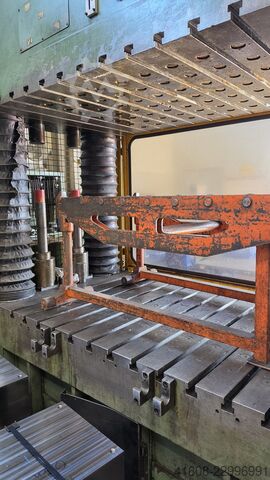  OEVERMANN VP 3000 kN