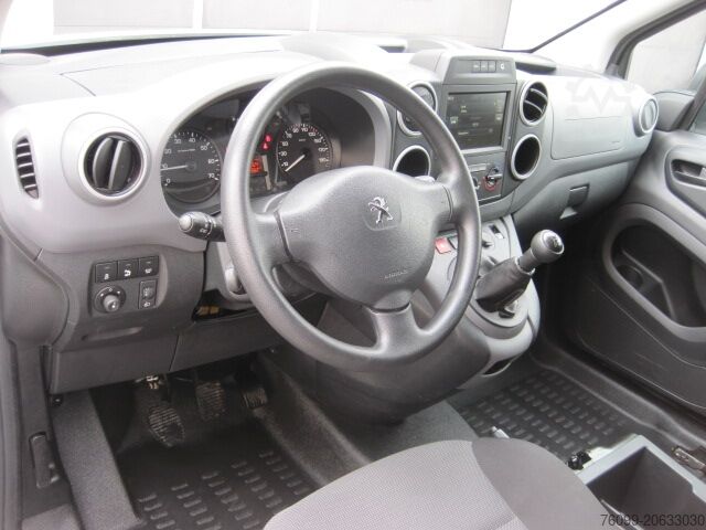 Fourgons spécialement aménagés Peugeot Partner HDI Hygieneausbau 3-Sitzer M+S