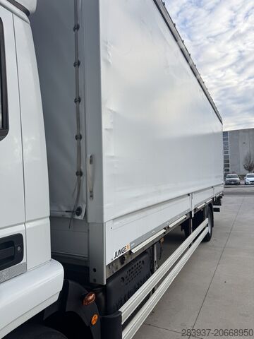 Vrachtauto met laadbak en huifzeil Iveco 140E280