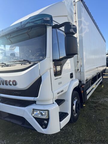 Ponyvával fedett platós teherautó Iveco 140E280