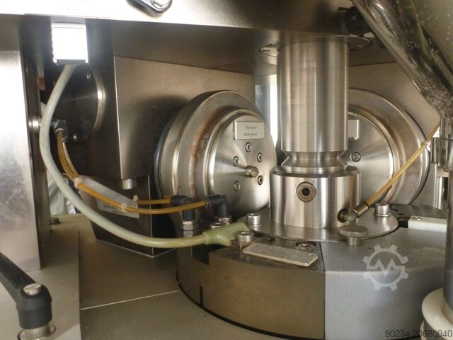 Tabletcompressiemachine van Kilian model T100/18 EU-B KILIAN T100/18