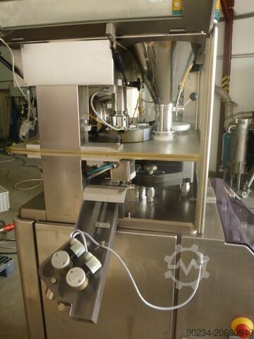 Tabletcompressiemachine van Kilian model T100/18 EU-B KILIAN T100/18