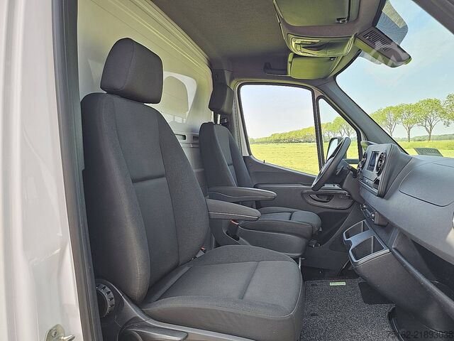 Resväska MERCEDES-BENZ SPRINTER 319 Bakwagen Laadklep