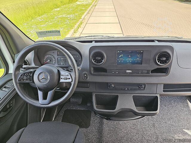 Resväska MERCEDES-BENZ SPRINTER 319 Bakwagen Laadklep