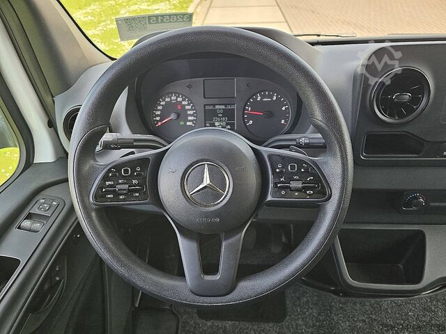 Resväska MERCEDES-BENZ SPRINTER 319 Bakwagen Laadklep