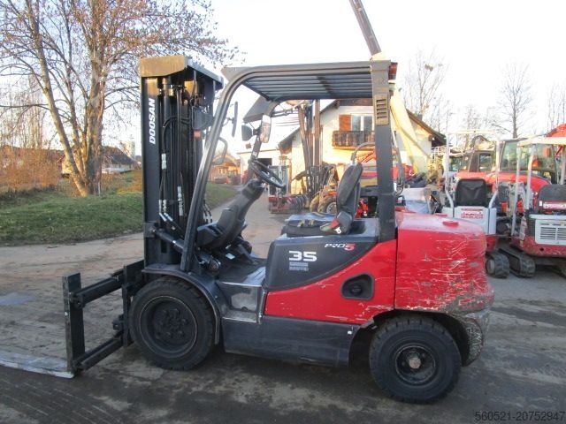 Diesel vorkheftruck Doosan 3,5 Ton.- Triplex 5m + Zinkenversteller + SS