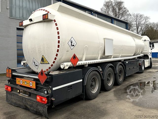 Standaard trekker MAN TGX 18.480 XLX + ESTERER ZTS Tankauflieger