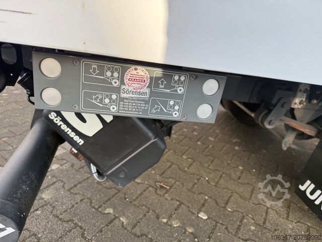 Vrachtwagen met bakwagen IVECO Daily 35C16 Koffer Ladebordwand 750kg