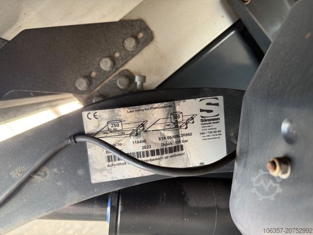 Vrachtwagen met bakwagen IVECO Daily 35C16 Koffer Ladebordwand 750kg