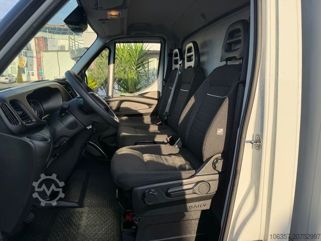 Vrachtwagen met bakwagen IVECO Daily 35C16 Koffer Ladebordwand 750kg