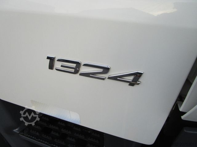 Ciężarówka z płaską platformą MERCEDES-BENZ Atego 1324L MP4.*7,25m+LBW 1,5to.+AHK+6-Zylinder